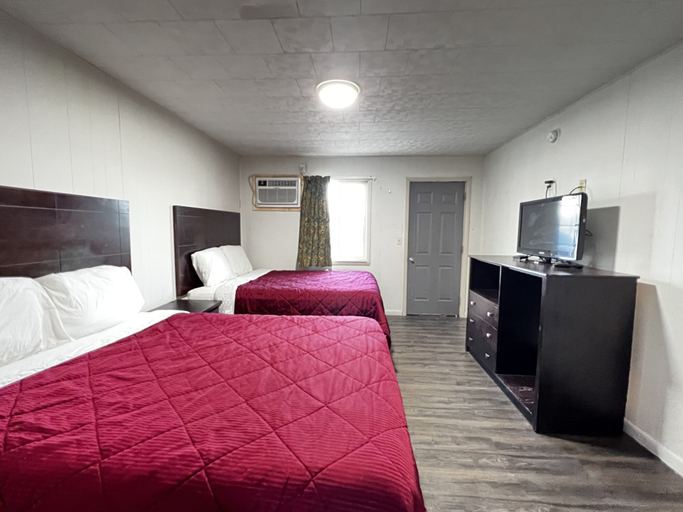 Bedroom 2, Family Inn, Iroquois