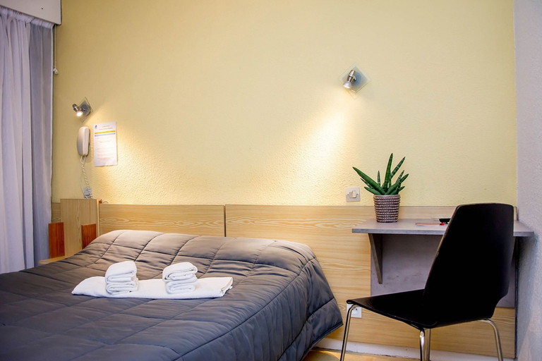 Bedroom 5, Hôtel Bains Sarrailh, Landes