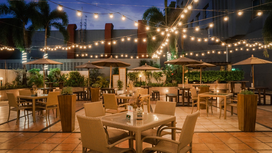 Food & Drinks 3, Crowne Plaza MANILA GALLERIA by IHG, Pasig City
