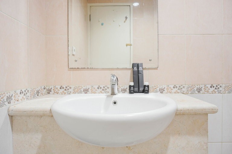Bathroom 4, Comfort Living 1Br At The Boulevard Apartment, Jakarta Pusat
