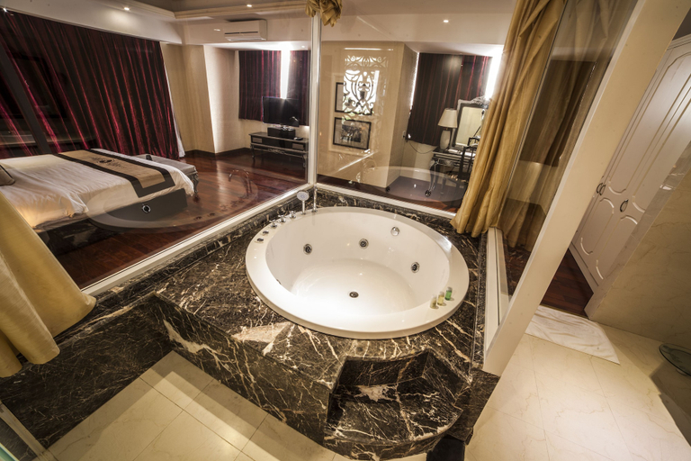 Bathroom 5, Moonlight Hotel Hue, Huế