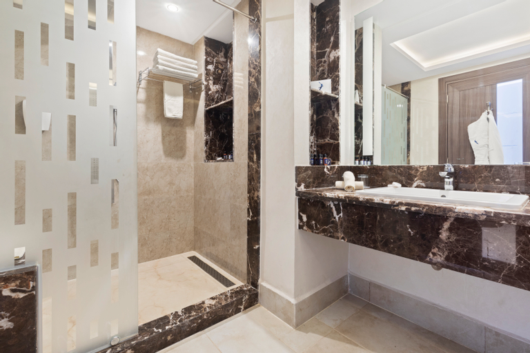 Bathroom 15