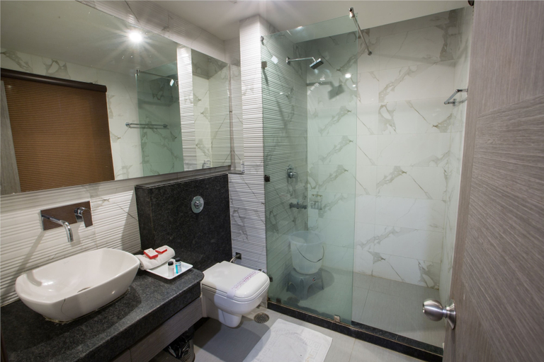 Bathroom 5, Hotel Narula's Aurrum, Amritsar