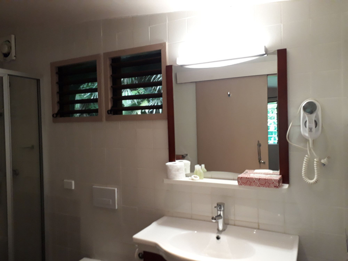 Bathroom 4, Rainforest Eco Lodge, Rewa