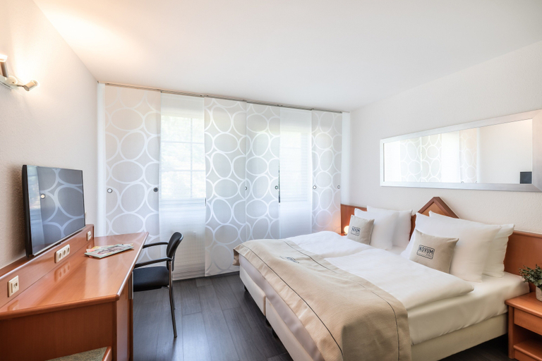 Bedroom 1, Hotel Freiraum, Mönchengladbach