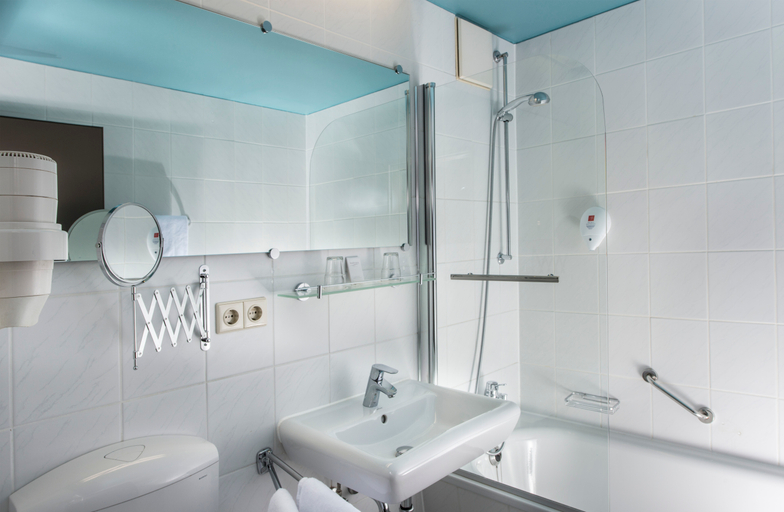 Bathroom, City Hotel Berlin East, Berlin