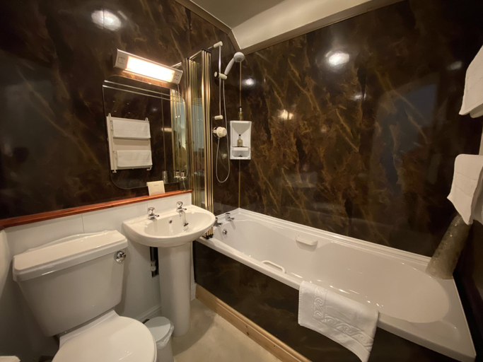 Bathroom 4, St Benets Abbey B&B, Cornwall