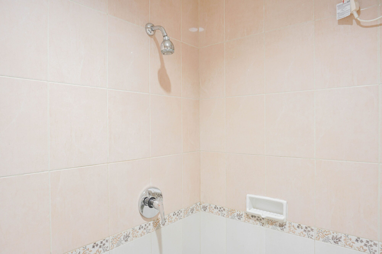 Bathroom 3, Comfort Living 1Br At The Boulevard Apartment, Jakarta Pusat