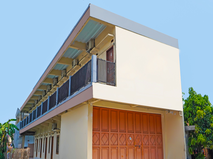 Exterior & Views 2, OYO 92704 Pondok Bunga Lily, Karawang