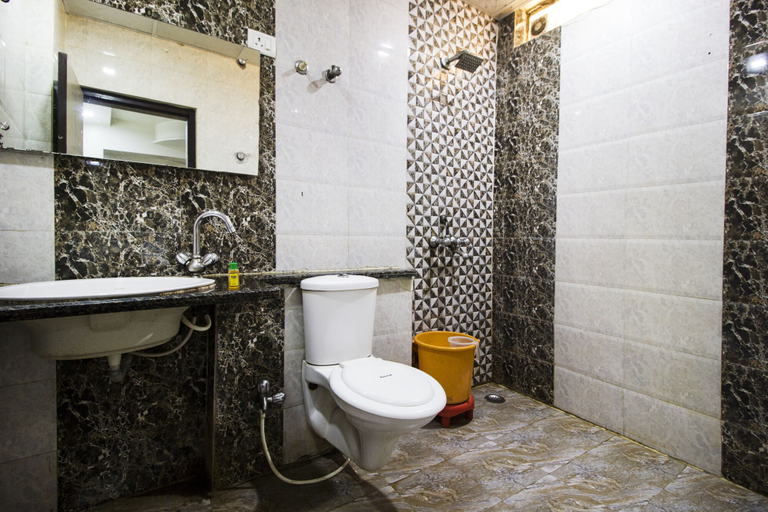 Bathroom 3, FabHotel Alpine, Agra