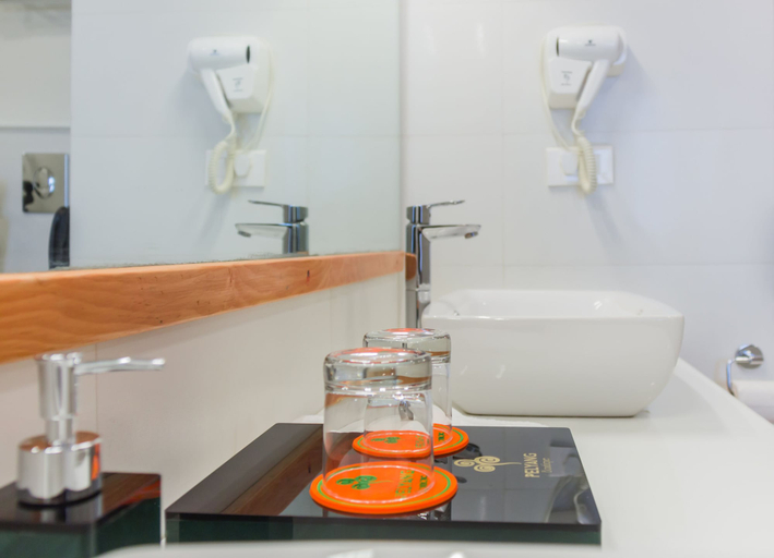 Bathroom 4, Pelyang Boutique, Chang
