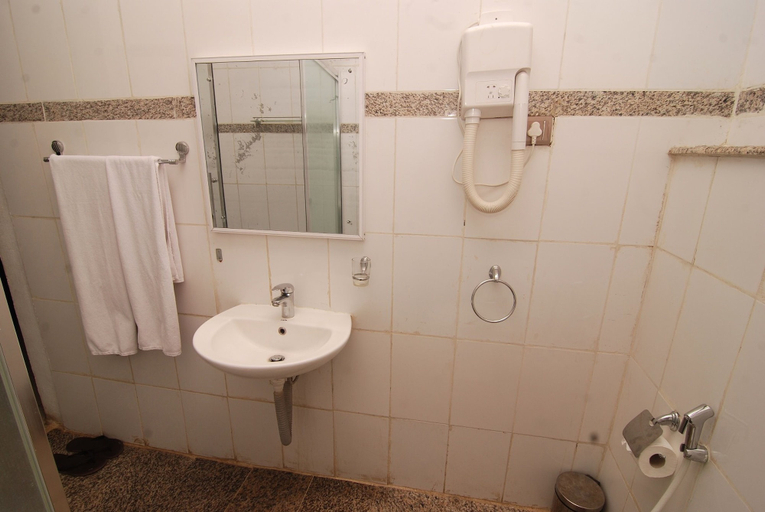 Bathroom 3, De Best Prime Hotel Resort, AbujaMun