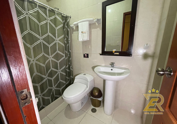 Bathroom 4, Real Excelencia, Urubamba