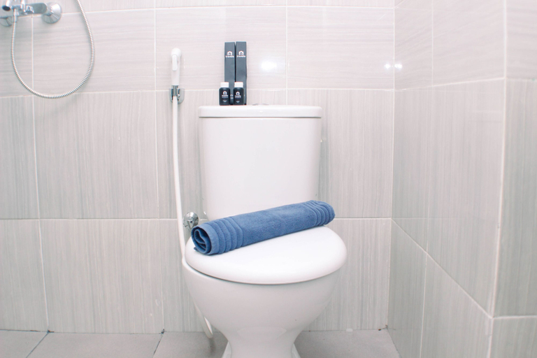 Bathroom 5, Homey And Minimalist Studio At Vasanta Innopark Apartment, Cikarang