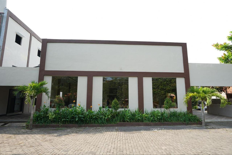 Exterior & Views, Kampoeng Kita Hotel & Resto Probolinggo, Probolinggo