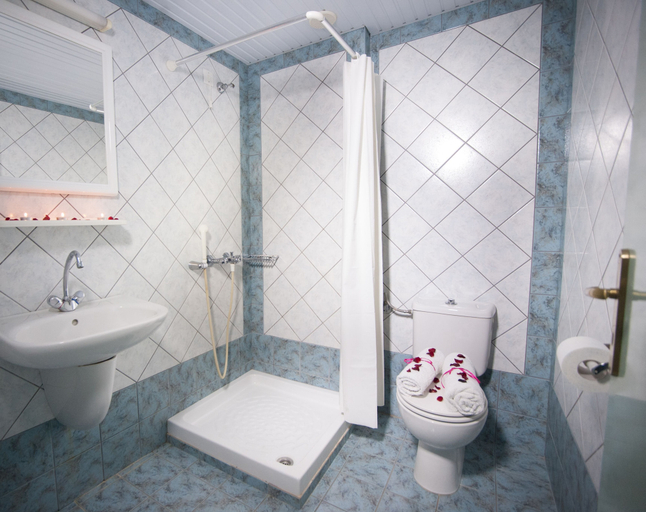 Bathroom 5, Theoni Apartments, Crete