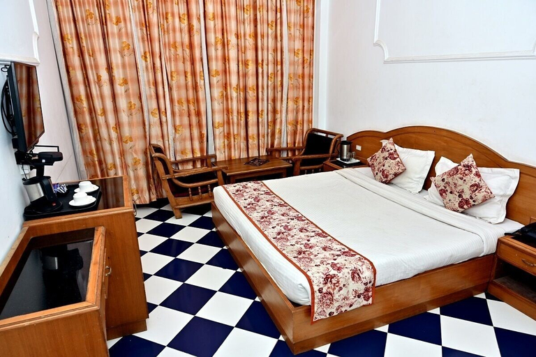 Bedroom 3, Hotel Hemkunth, Solan