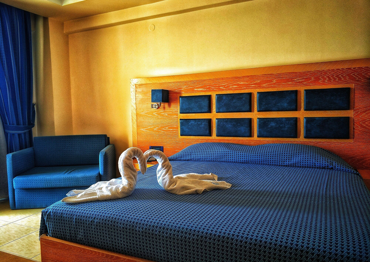 Bedroom 2, Aegean Blue Beach Hotel, Central Macedonia
