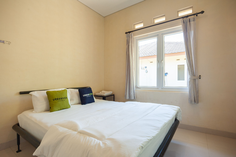 Bedroom 2, Urbanview Resort Adang Zecky Cisarua Puncak by RedDoorz, Bogor