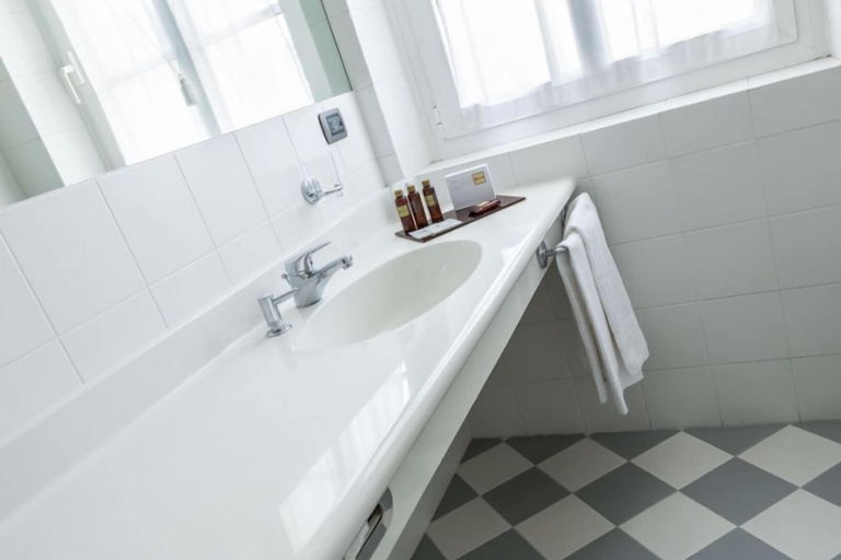 Bathroom 5, Albergo Alla Posta, Trieste