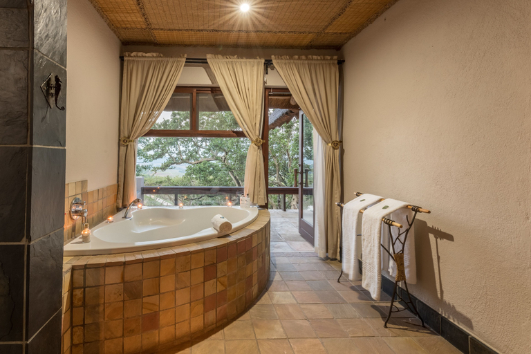 Bathroom 4, Muluwa Lodge, Ehlanzeni