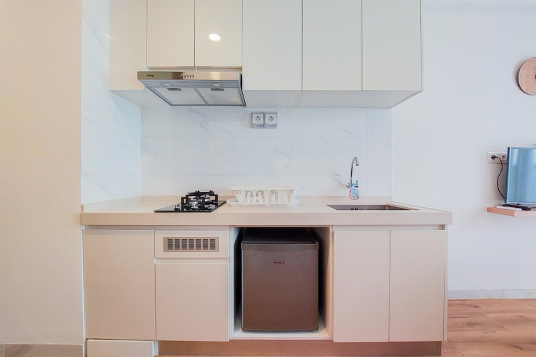 Private kitchen 5, Warm And Simply Studio Apartment At Sky House Bsd, South Tangerang