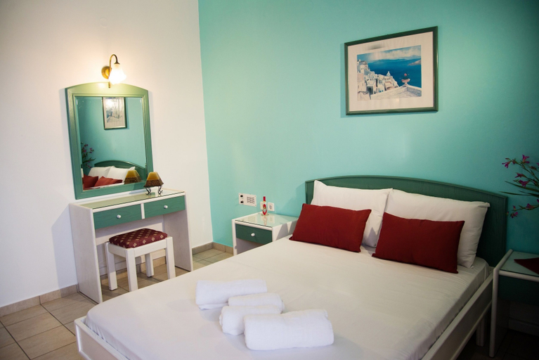 Bedroom 4, Theoni Apartments, Crete