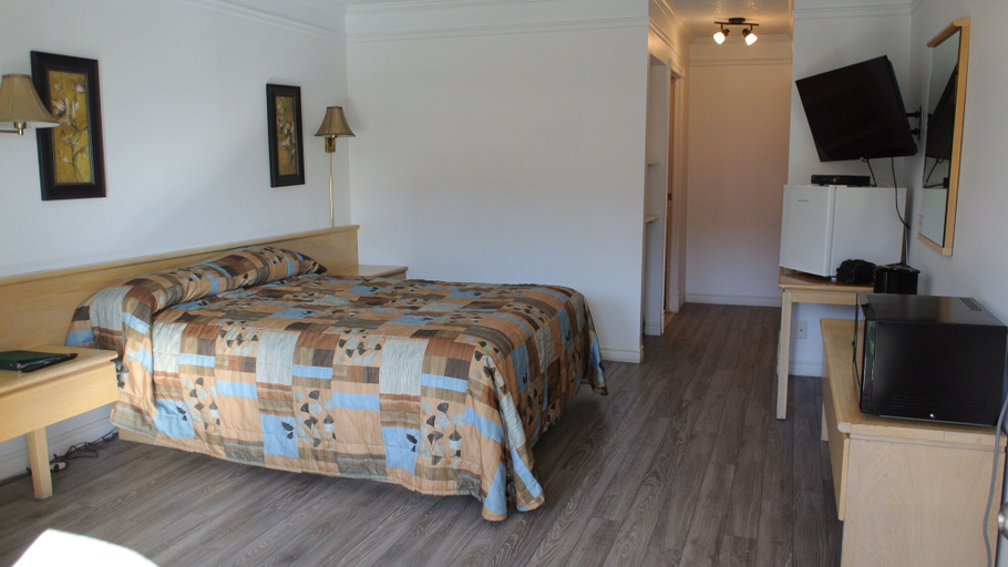 Bedroom 2, Motel LeClassique, Joliette