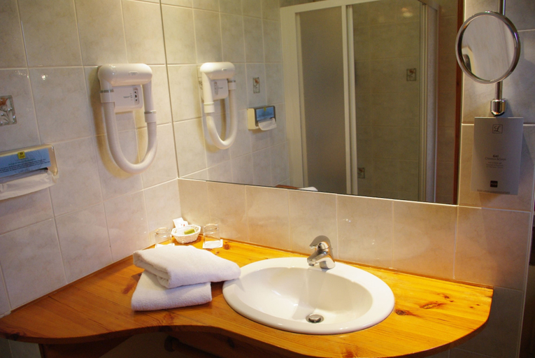 Bathroom 4, Hôtel De Bourgogne, Côte-d'Or
