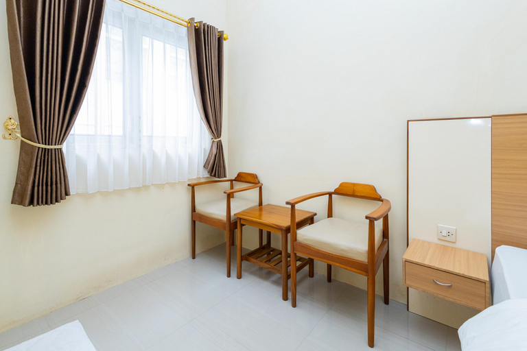 Others 5, RedDoorz Plus near Malang Airport, Malang