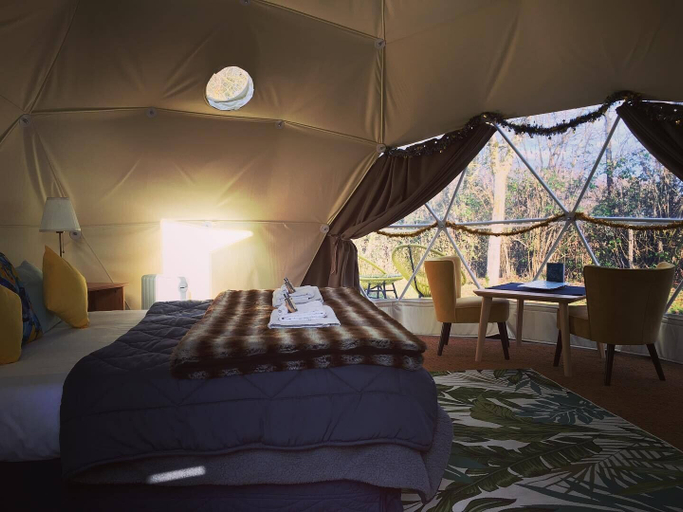 Bedroom 4, Tui's Nest Glamping, Indre