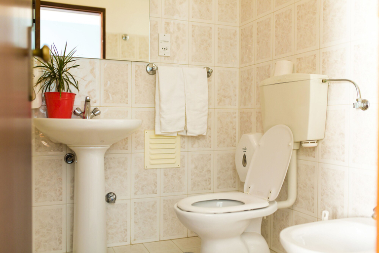 Bathroom 3, Atlantic Lodge, Aljezur