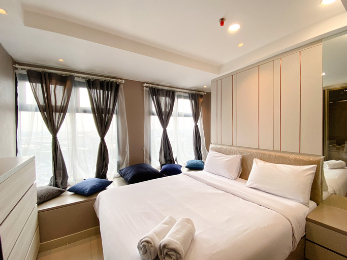 Bedroom 1, Simply and Comfortable 2BR Pollux Chadstone Apartment By Travelio, Cikarang