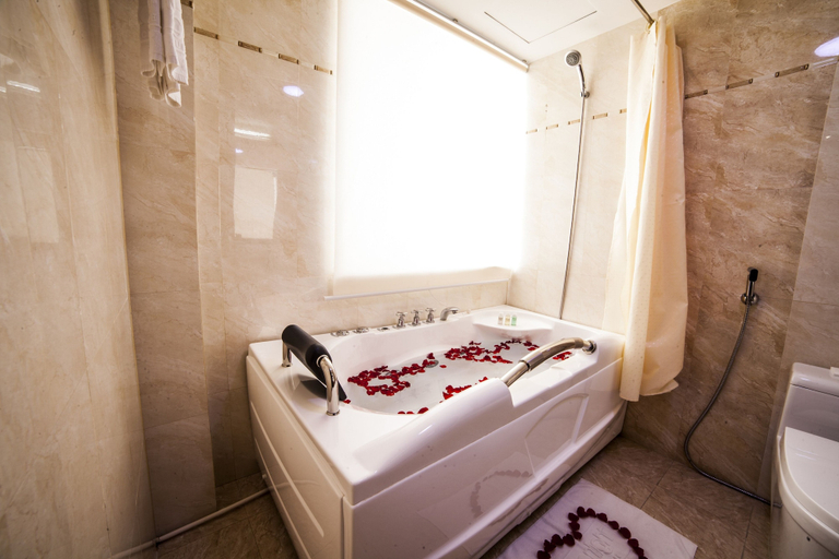 Bathroom 5, Moonlight Hotel Hue, Huế