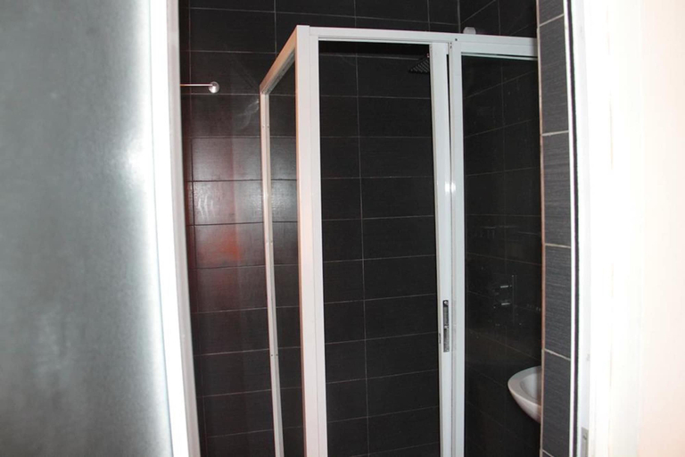 Bathroom, Lakeem Suites Adebola, Mainland