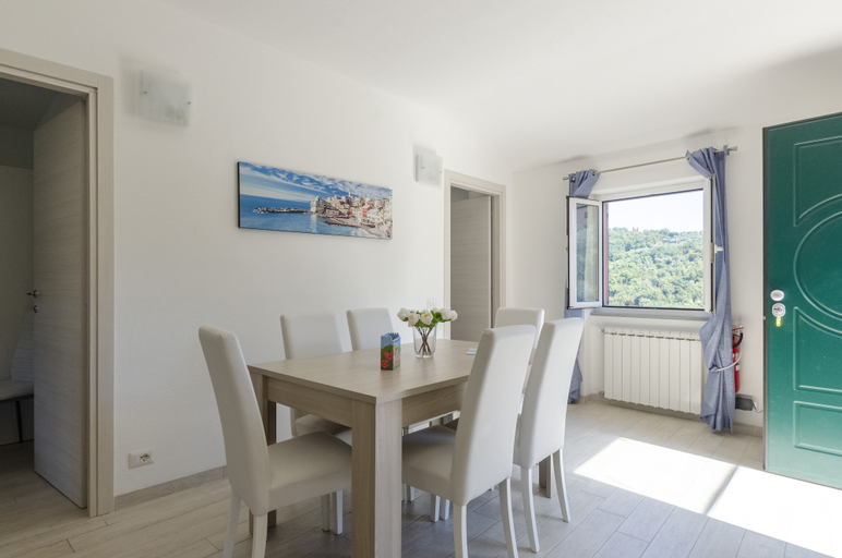 Dining Room 10