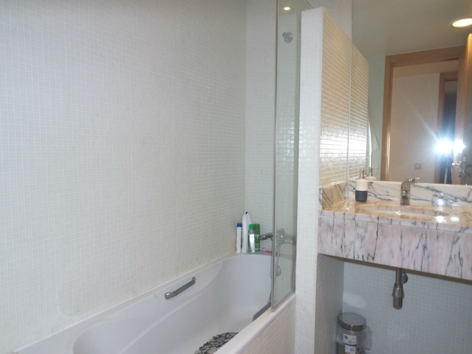 Bathroom 4, B19 - Marina Club Apartment, Lagos