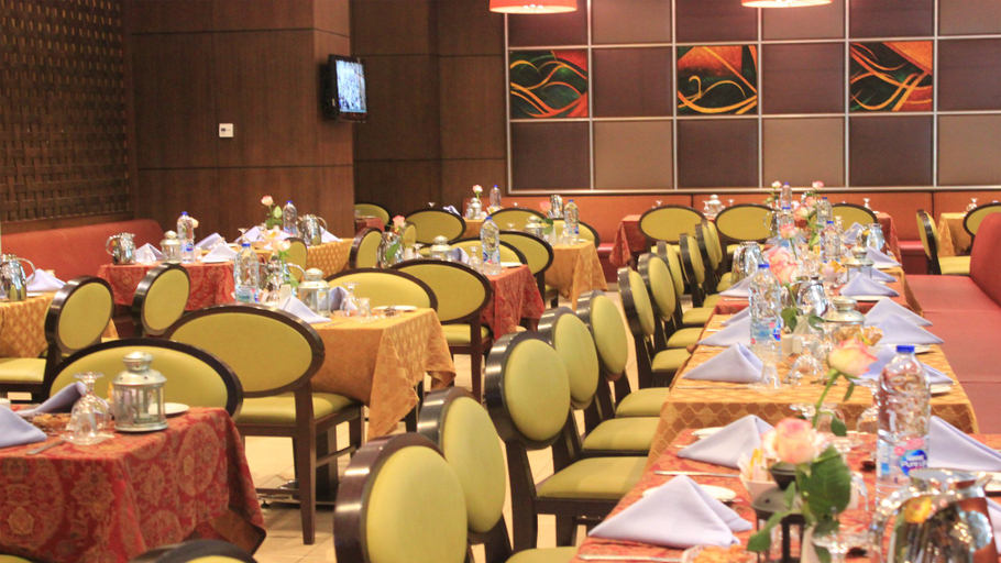 Food & Drinks 4, Crowne Plaza MADINAH by IHG, Al Madinah Al Munawwarah