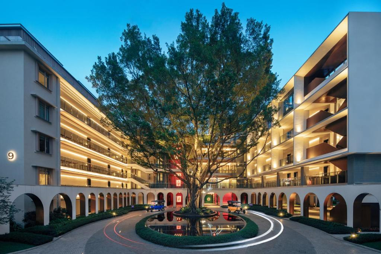 Exterior & Views 17