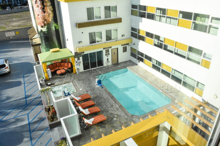 Sport & Beauty 3, Hotel Indigo ANAHEIM by IHG, Orange