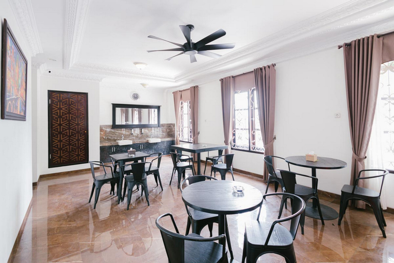 Food & Drinks 5, Urbanview Hotel Sultan Palace Malang by RedDoorz, Malang