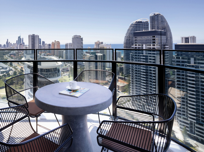 Exterior & Views 16