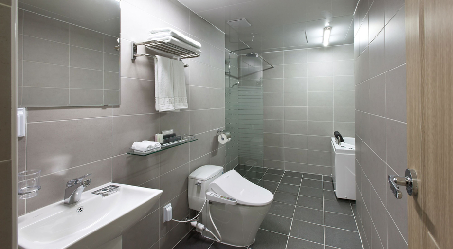 Bathroom 5, Familia Hotel Jeju, Seogwipo