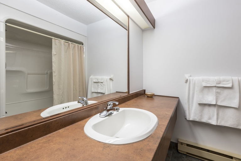 Bathroom 4, Hotel Baie-Saint-Paul, Charlevoix
