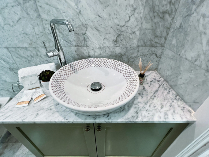 Bathroom 4, Work & Travel - Valletta Apartments