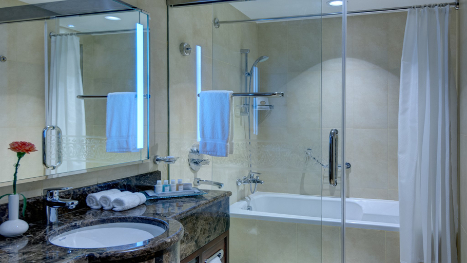 Bathroom 3, Crowne Plaza MADINAH by IHG, Al Madinah Al Munawwarah