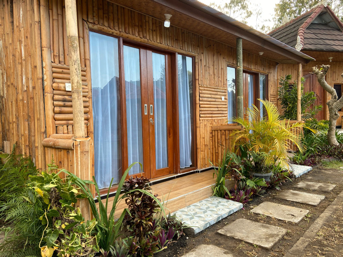Exterior & Views 3