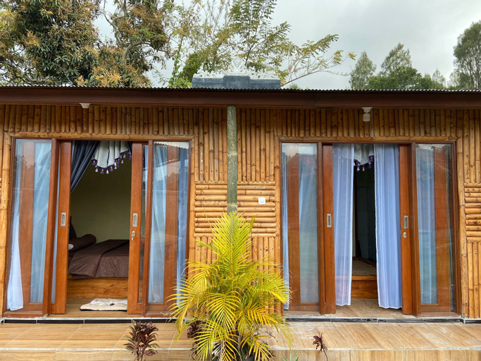 Exterior & Views 4
