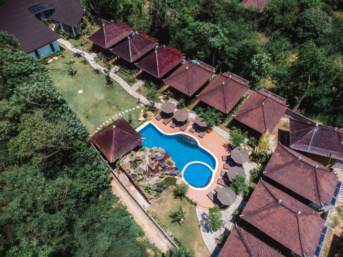 Exterior & Views 8