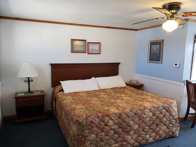 Bedroom 3, Algoma Beach Motel, Lake Michigan